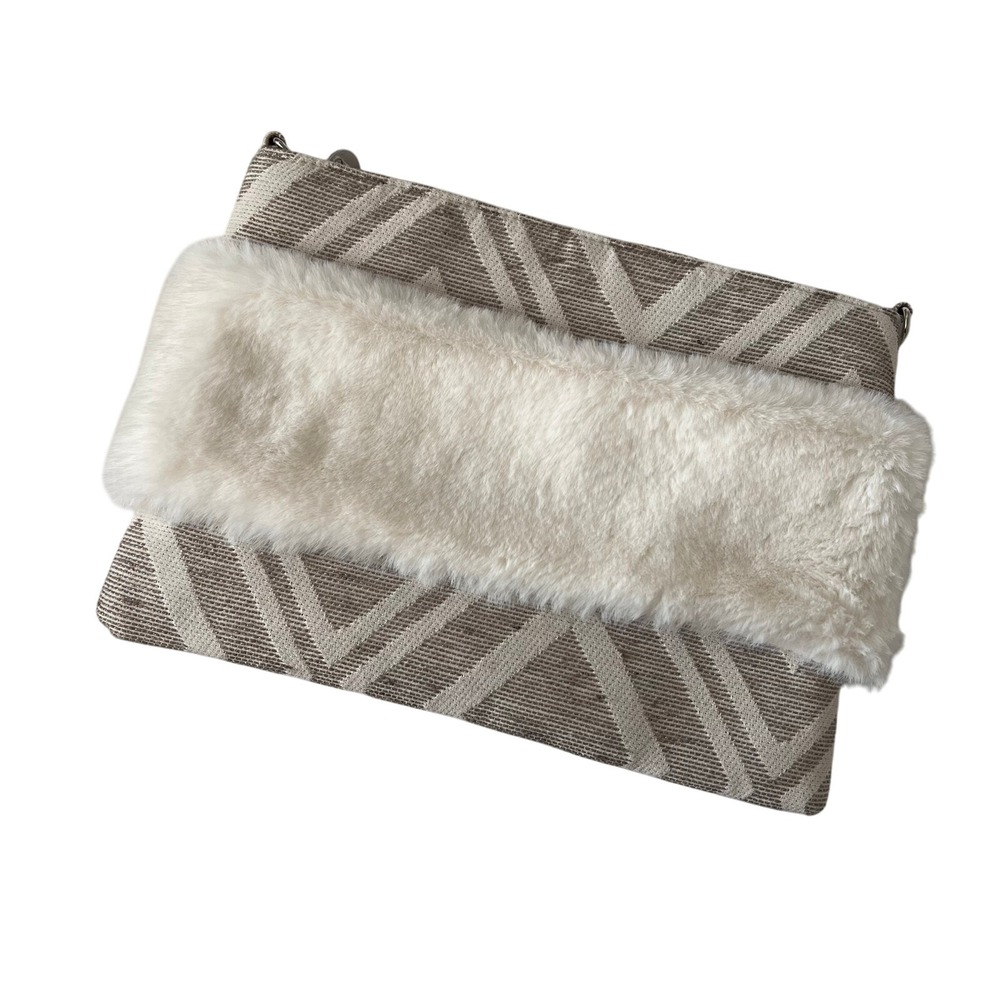 America & Beyond SUGAR SWIZZLE FUR CLUTCH Cream with a metal chain